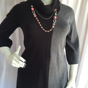 SW1095Two tone of black/grey medium length sweater