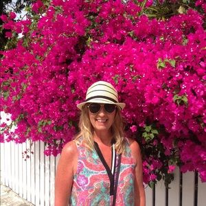 Meet your Posher, Debbie