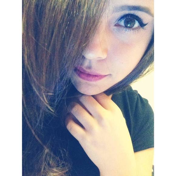 Meet your Posher, Cassandra - Picture 1 of 1