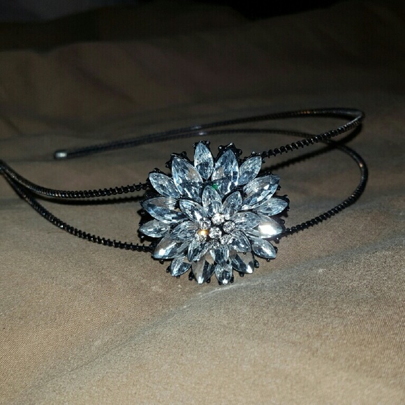 NWOT Beautiful Headband Black Silver Stones