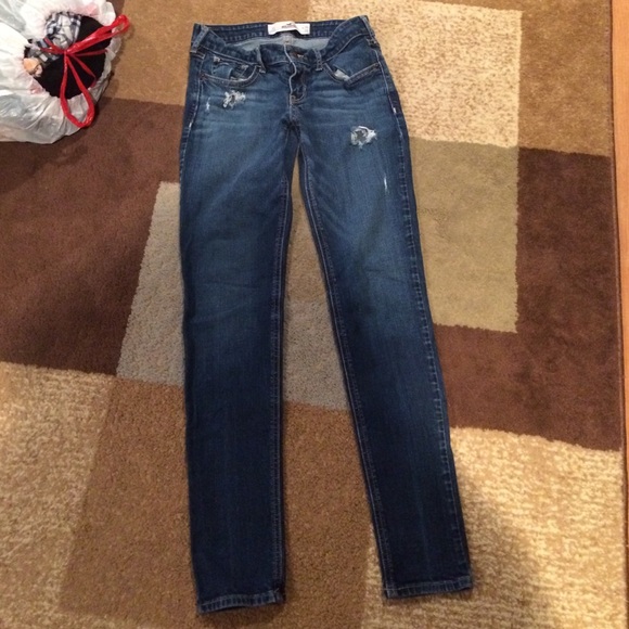 Hollister skinny jeans with rips in them
