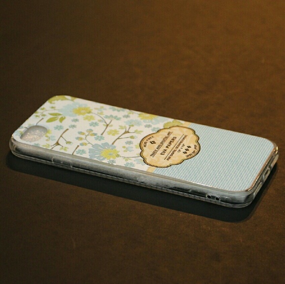 NWT IPhone 6 cover floral