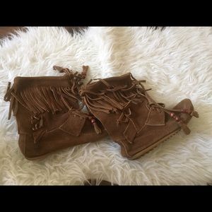 Suede Minnetonka lace fringed boots