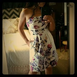 White House Black Market Sz 4 Strapless Floral