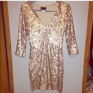 BEAUTIFUL quarter length sleeved dress