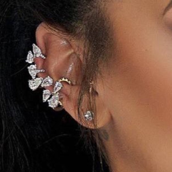 ISO EARRINGS! Ear cuff