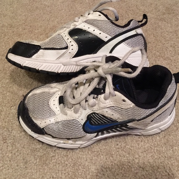 Boys 11.5 Nike Shoe