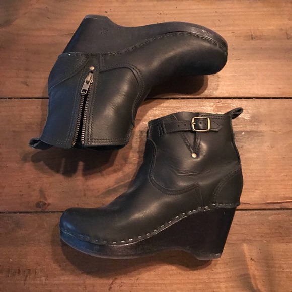 No. 6 Buckle Black Clog Boots