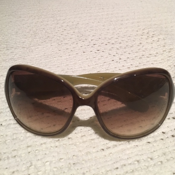 Marc Jacobs oversized sunglasses/case main image 3