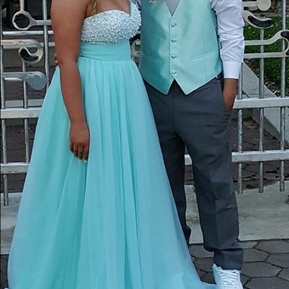 Prom dress pictures don't do justice!