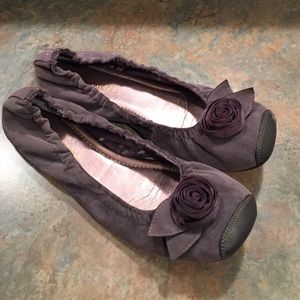 Gray rosette ballet flats