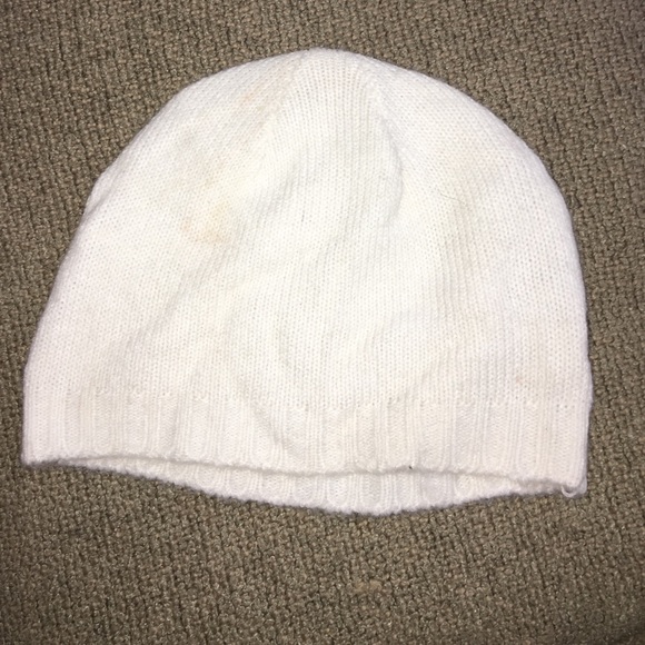 ✨white beanie✨
