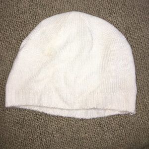 ✨white beanie✨