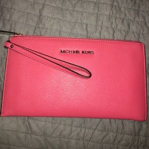 Mk pink wristlet ! Love this for summer!