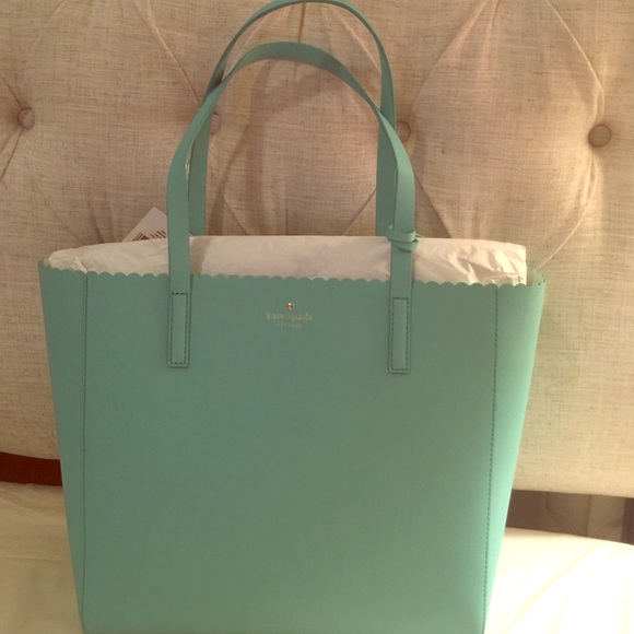 Brand New Kate Spade scalloped tote