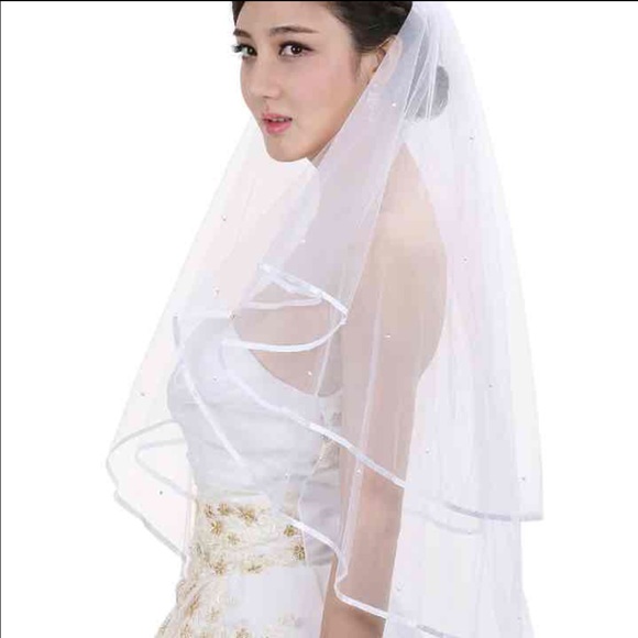 Beautiful two tiered veil with rhinestones