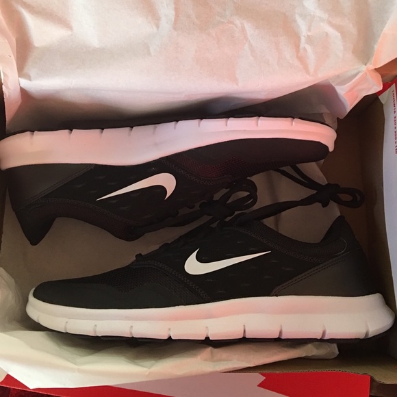 Nike shoes NEW - Picture 2 of 7