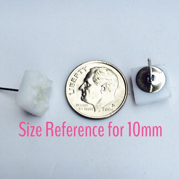 3 for 15🎀small magenta rainbow faux druzy studs - Picture 2 of 5