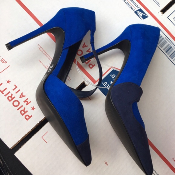 🚫Sold🚫BCBG sexy suede two color heels - Picture 4 of 4