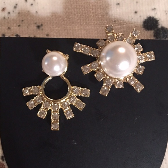 SOLD Gold pearl & rhinestone stud earrings.
