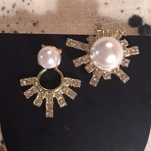 SOLD Gold pearl & rhinestone stud earrings.