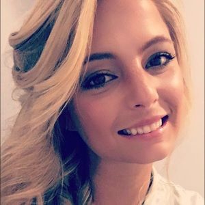 Meet your Posher, Alyssa