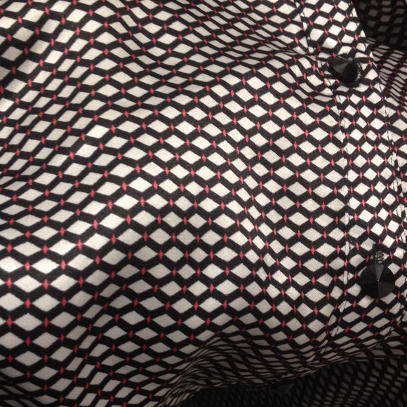 Beautifully tailored button down shirt😍😍😍 - Picture 4 of 4