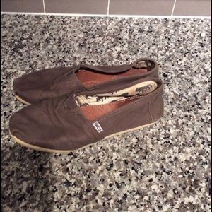 TOMS Classic Slip-On (Women)