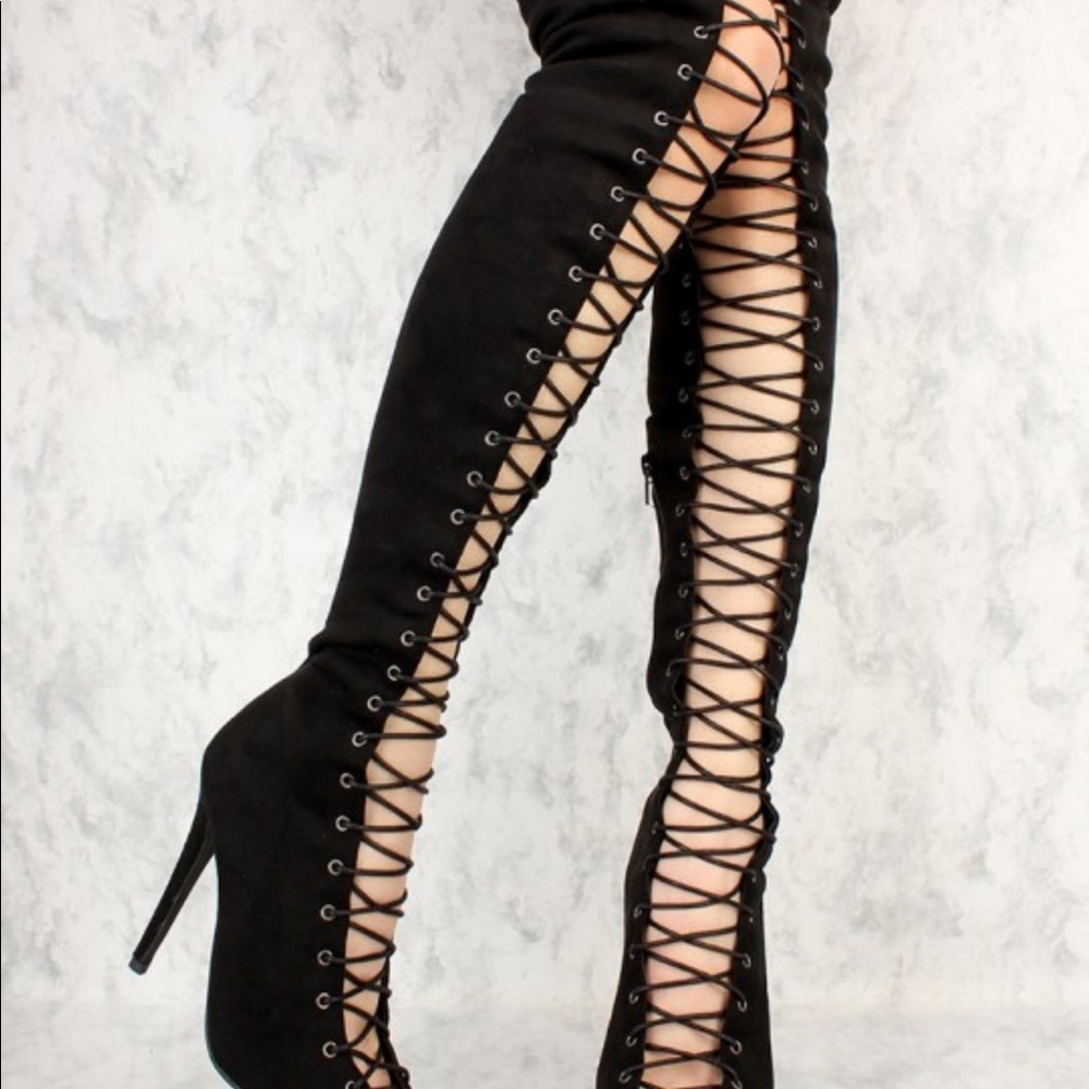 Black Thigh high laced boots - Picture 3 of 4
