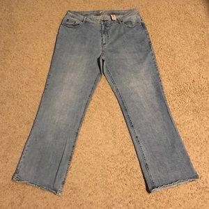 Light colored Stretch Bootcut Jeans 👖!