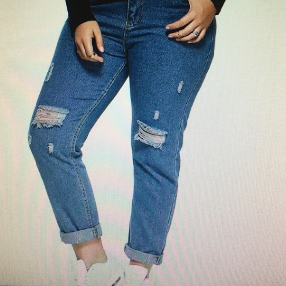 ⬇️clearance plus size ripped jeans