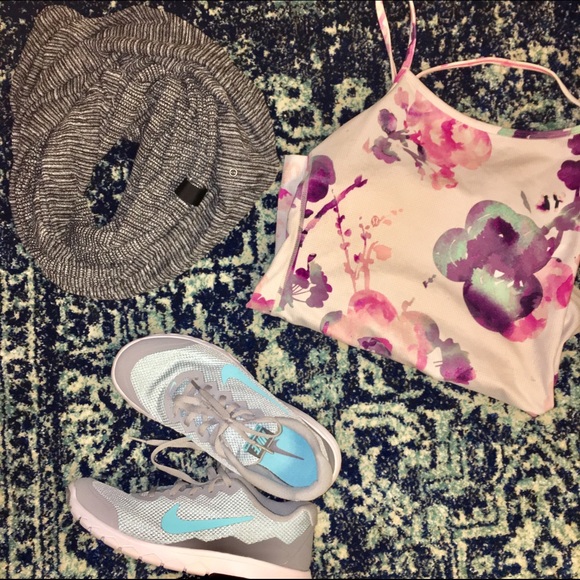 Grey Lulu lemon vinyasa scarf