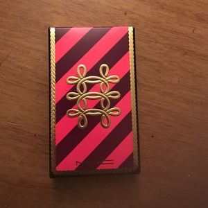 Mac Nutcracker sweet copper face compact