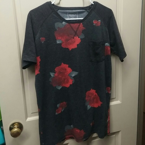 Mens large grey shirt with red roses
