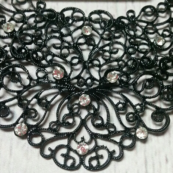 Devine black necklace!!! - Picture 3 of 3