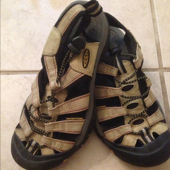 FREE SHIPPING TODAY ONLY! Keen Whisper sandals