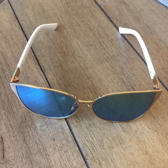 LAST PAIR! Blue Mirrored Sunglasses 😎 - Picture 3 of 6