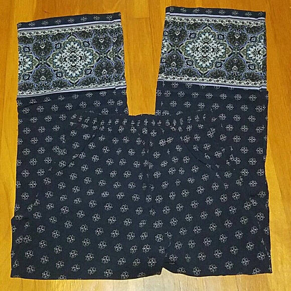 Navy blue pants with an adorable pattern!! Size S! - Picture 2 of 4