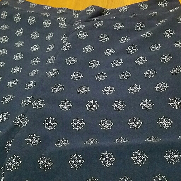 Navy blue pants with an adorable pattern!! Size S! - Picture 3 of 4