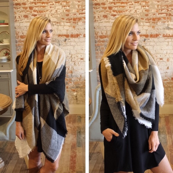 Window Pane Blanket Scarf - Picture 2 of 3