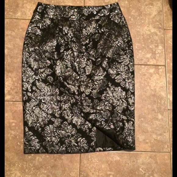 AMAZING QUALITY floral pencil skirt - Picture 2 of 2