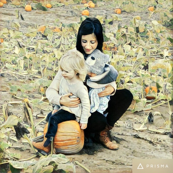 Meet your Posher, Caitlin - Picture 2 of 3