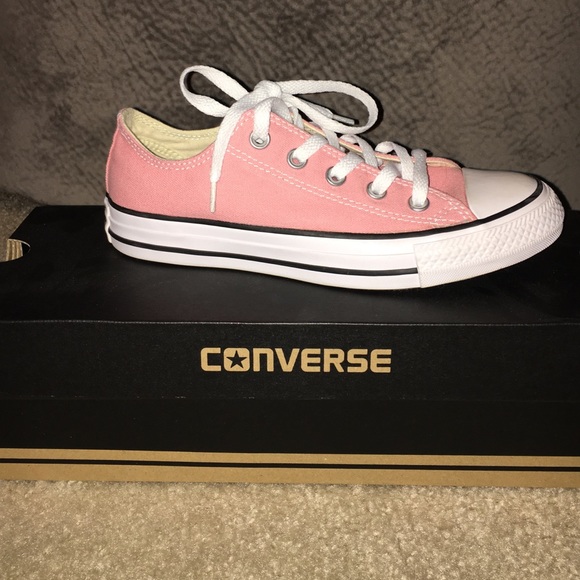 Light pink converse