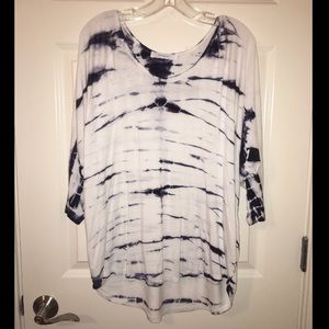 Tie dye top, 3/4 length sleeves.