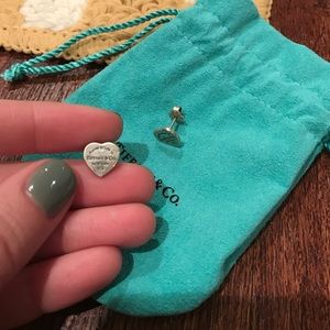 Tiffany & Co. stealing silver heart earrings