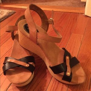 Women's 9M Clarks Wedge Black/Tan Sandals