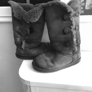 UGG Australia Bailey Button Grey