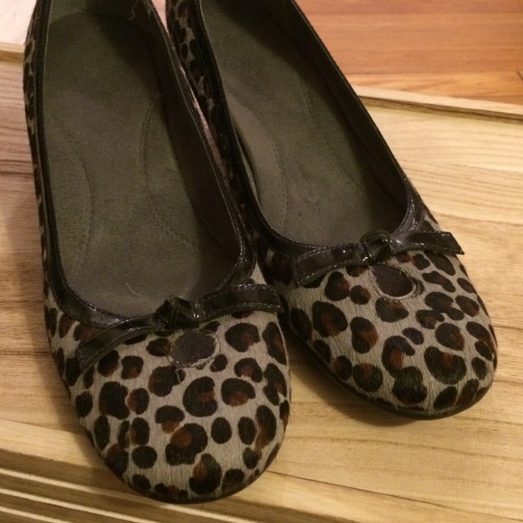 AEROSOLES Shoes - Leopard textured pumps
