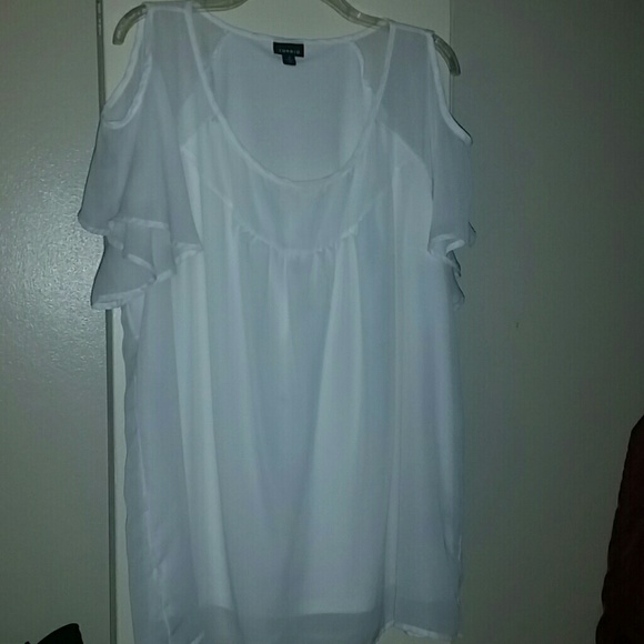 🛍SOLD 🛍Torrid size 2 white cold shoulder top