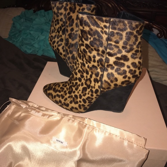 MUST GO! PRADA CALF HAIR WEDGE BOOTIE SIZE 39.5 EU - Picture 2 of 4